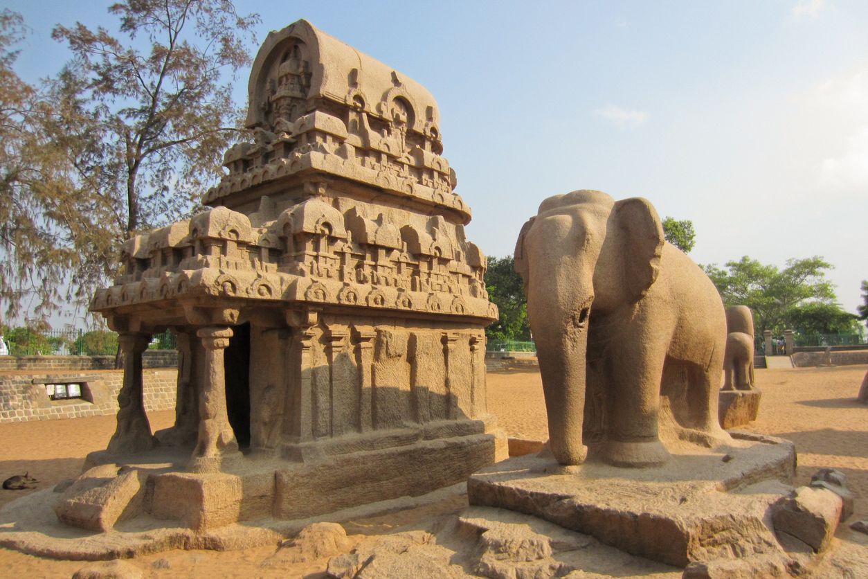 Temple et sculpture d'éléphant en grès à Mahabalipuram, Inde du Sud